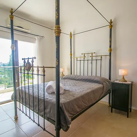 Villa Paralimni Lake Villa *